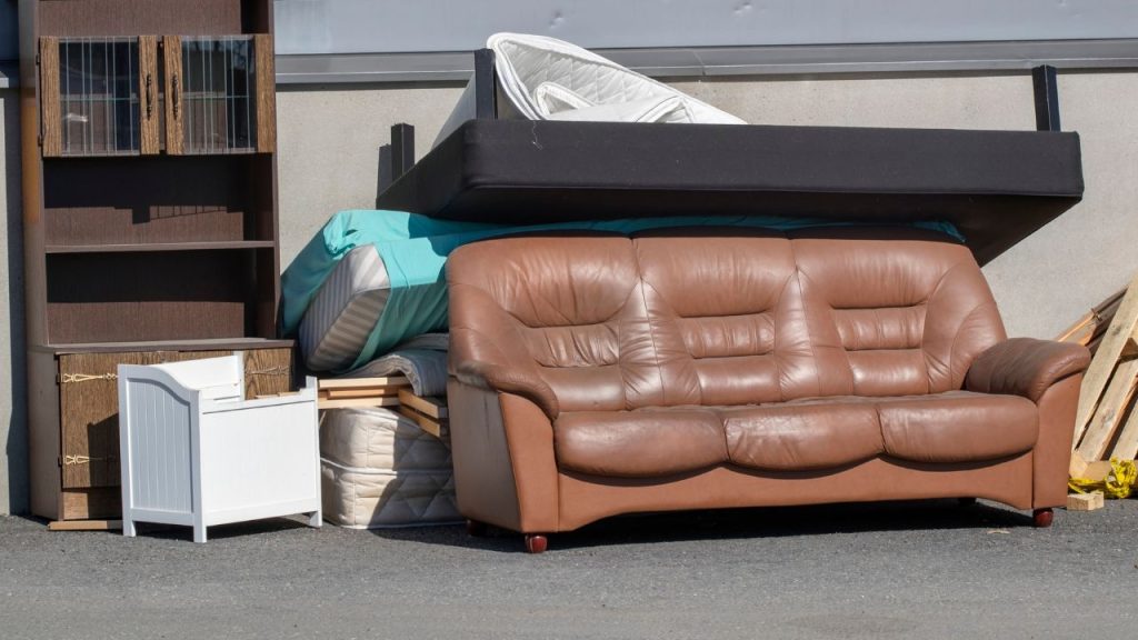 get rid of old furniture in syracuse - Syracuse Junk Squad